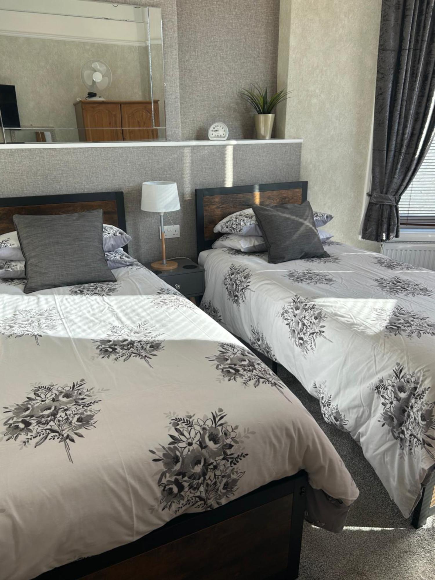 Milton Lodge ويستون سوبر مير المظهر الخارجي الصورة