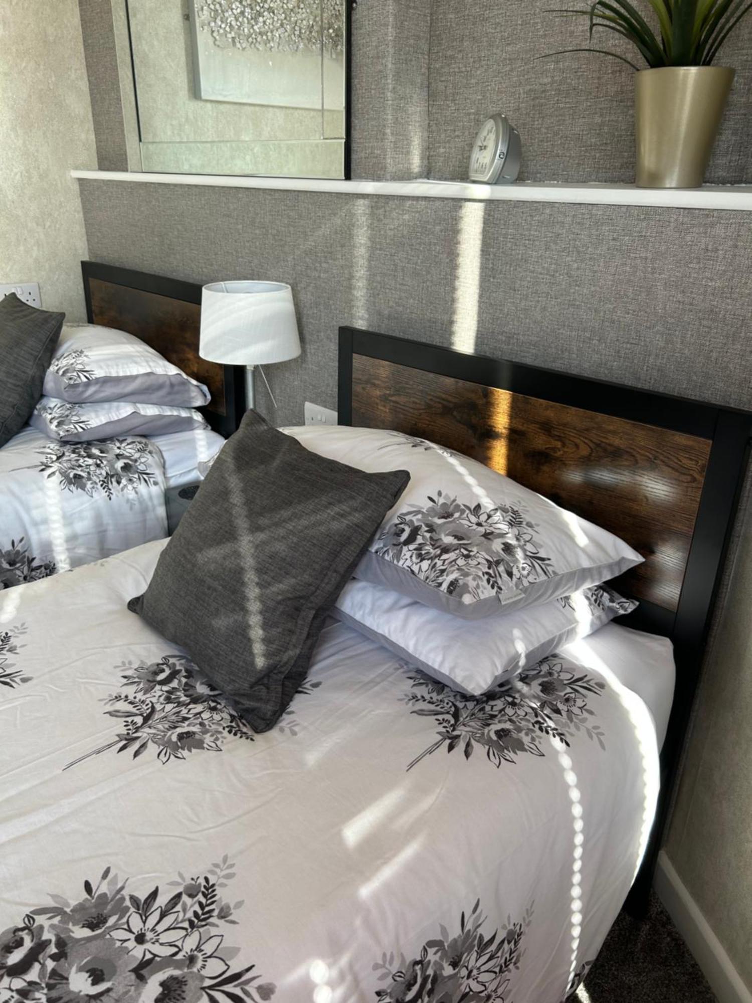 Milton Lodge ويستون سوبر مير المظهر الخارجي الصورة